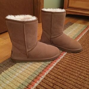 Ozwear suede and shearling boots